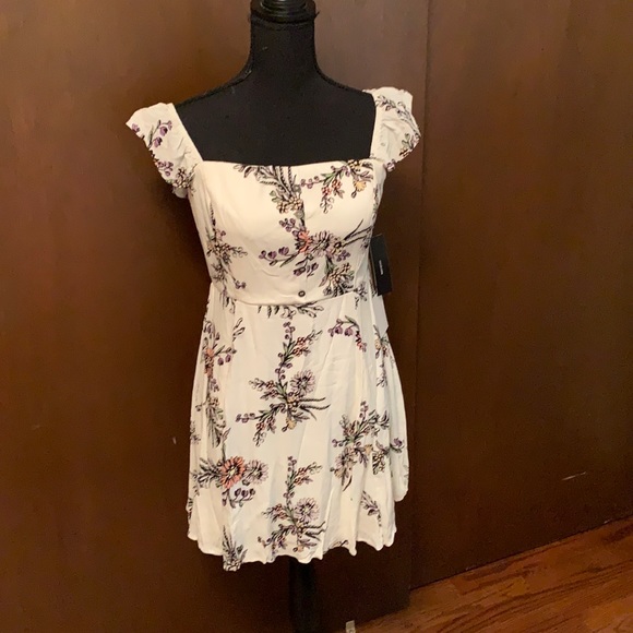 Lulus Dresses & Skirts - Lulus Sleeveless Ruffled Lightweight Mini Dress